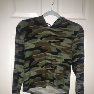 camo long sleeve crop top